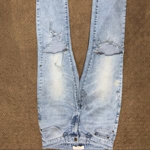 Slim fit light blue ripped jeans from forever 21.
